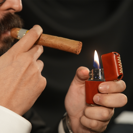 Hakiki Deri El Yapımı Kırmızı Deri Kılıflı Zippo Çakmak