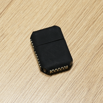 Hakiki Deri El Yapımı Mat Siyah Deri Kılıflı Zippo Çakmak